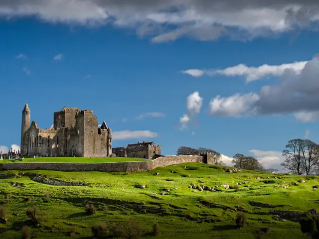 Excursión al sur de Irlanda, Cork, el Castillo de Cahir y Rock of Cashel desde Dublín