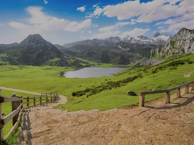 Excursión a Lagos de Covadonga, Cangas de Onís y Lastres desde Gijón