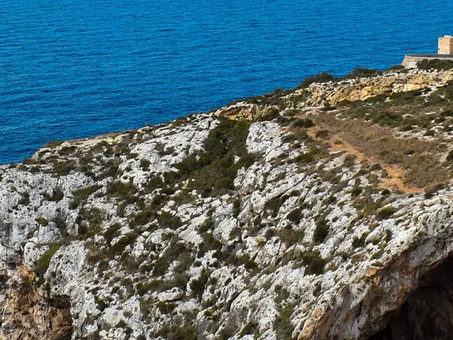 Desde La Valeta: Excursión a Marsaxlokk y la Gruta Azul
