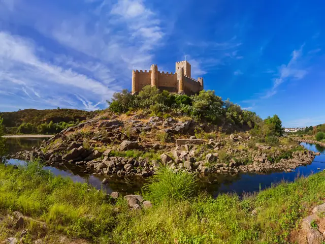 Excursión a los orígenes templarios y al Castillo de Almourol desde Lisboa