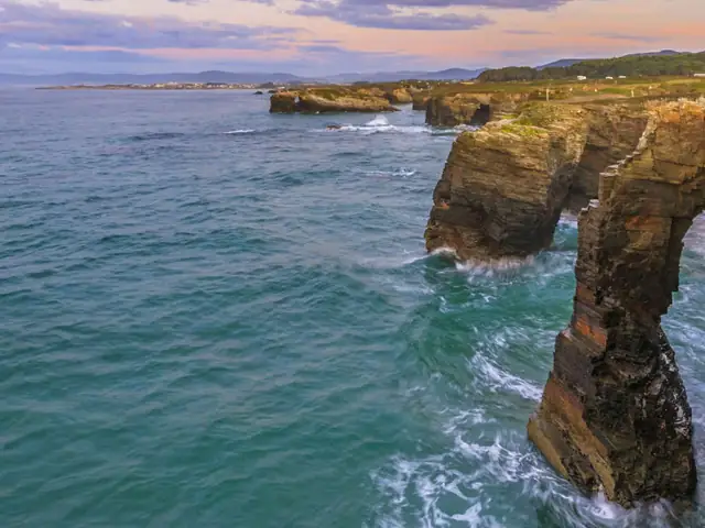 Excursión a la playa de las Catedrales y tour a pie por Ribadeo desde Lugo