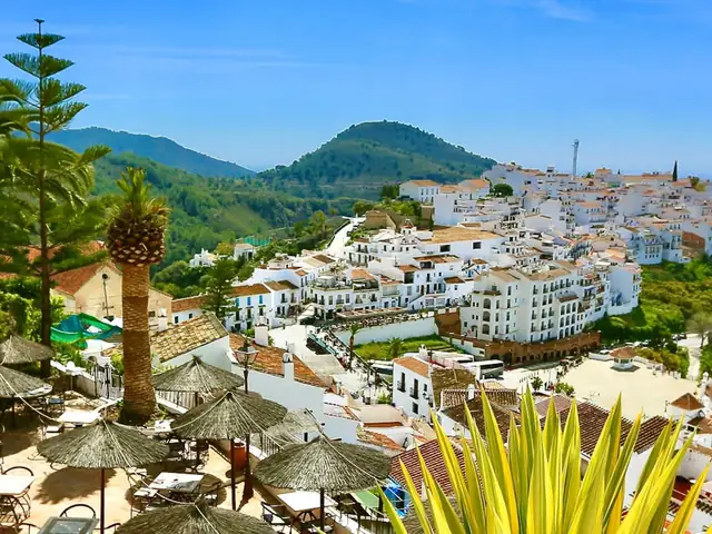 Excursión a Nerja y Frigiliana desde Málaga