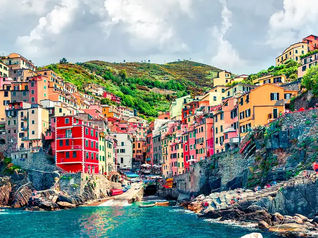 Excursión a Cinque Terre con paseo en barco desde Milán