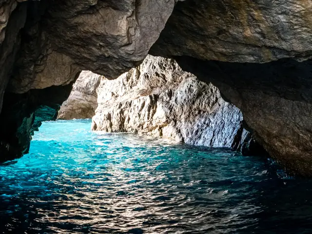 Desde Nápoles: Excursión en barco a Capri