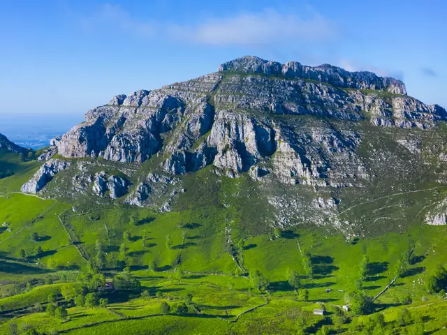 Excursión a las cuevas de El Castillo y Las Monedas desde Santander