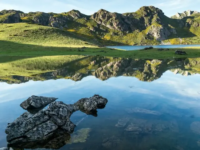Excursión al Mirador de la Farrapona, Lagos de Somiedo y Senda del Oso desde Oviedo