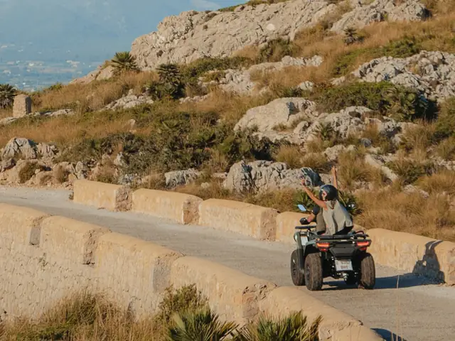 Excursión en quad por la bahía de Pollença y el Colomer