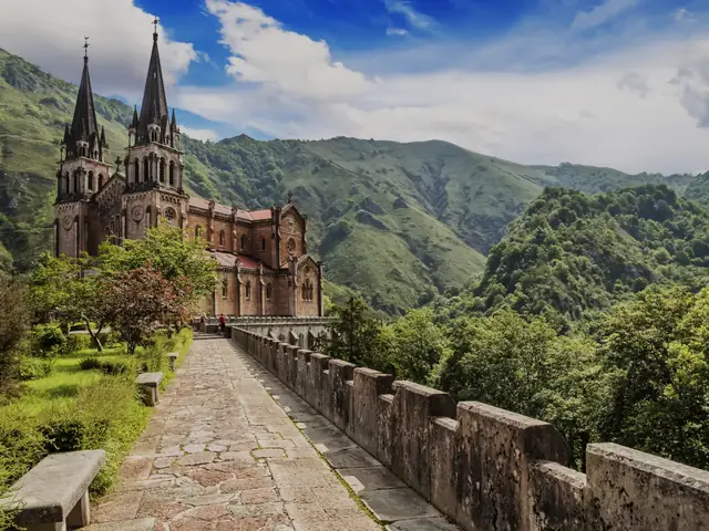 Excursión a Lagos de Covadonga y Cangas de Onís desde Santander