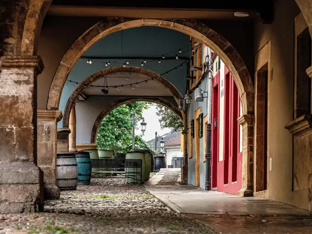 Excursión a Luarca, Cudillero y Avilés desde Oviedo