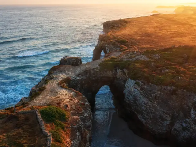 Excursión a la playa de las Catedrales, Ribadeo, Isla Pancha y Tapia de Casariego desde Gijón