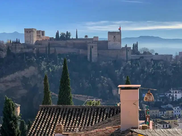 Excursión y Visita guiada a entornos de la Alhambra y Granada desde Sevilla