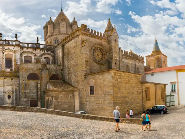 Évora