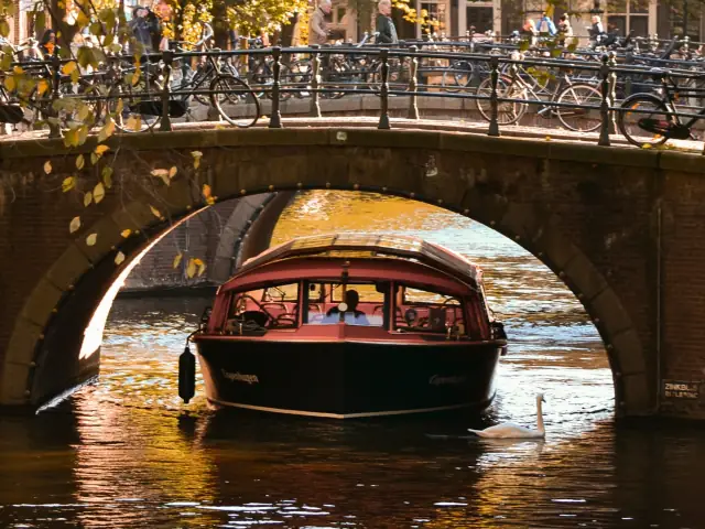 Paseo en barca por los canales de Ámsterdam