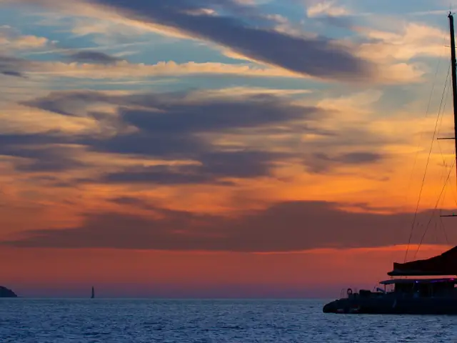 Paseo en catamarán al atardecer por Altea
