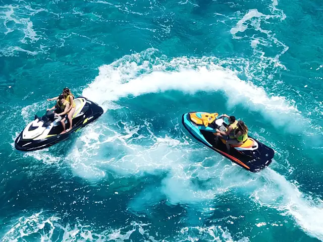 Paseo en moto de agua por la bahía de Alcúdia