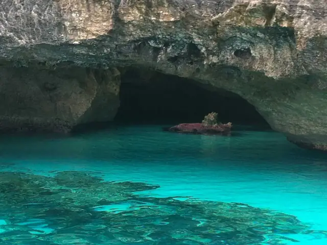 Ruta con snorkel por calas y cuevas de Formentera