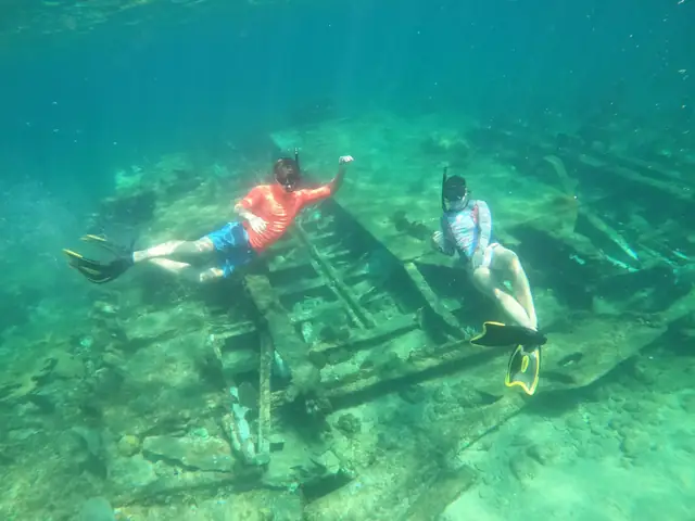 Snorkel a un barco hundido en La Habana