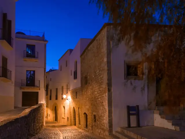 Tour nocturno por Dalt Vila