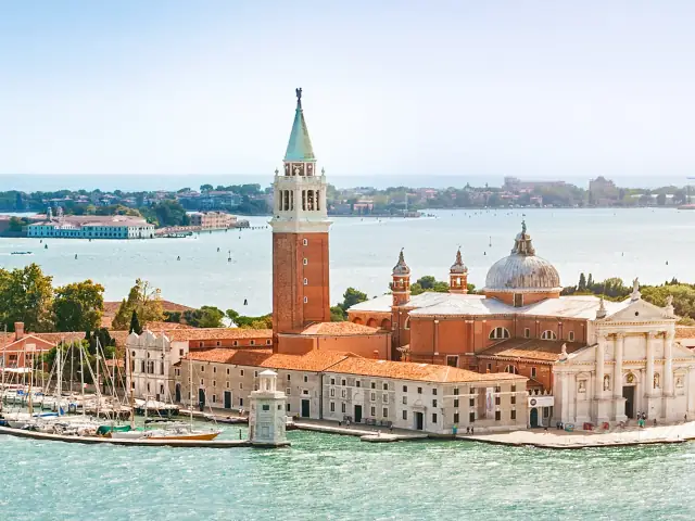 Tour panorámico en barco por Venecia