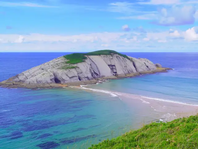 Visita guiada al geoparque Costa Quebrada
