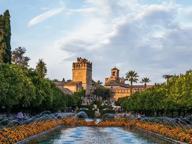 Visita guiada a la Mezquita y el Alcázar de Córdoba con entradas incluidas