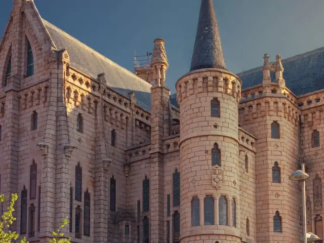 Visita guiada por el Palacio Episcopal de Astorga